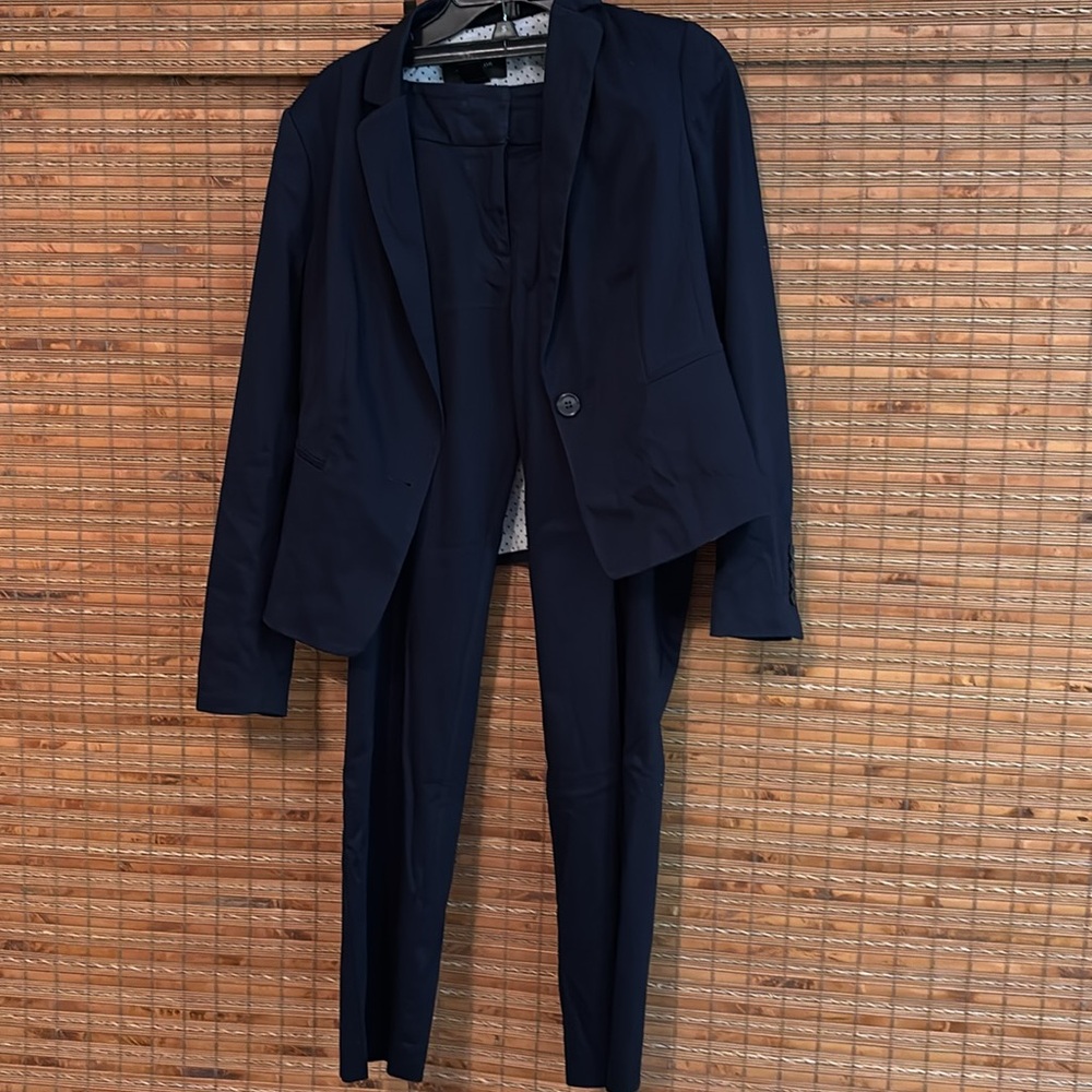 Jacket 
24 in  arm length 
21.5 
Dry cleaned

No stains, no rips or tears

6 x31 - Picture 4 of 8